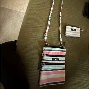 Scout small crossbody with zipper wallet - great condition